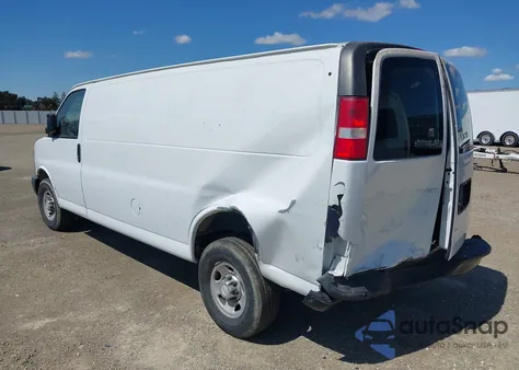 2015 Chevrolet Express 2500 Work Van z USA, uszkodzony, nr VIN 1GCWGGCF9F1163845